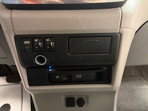 Used 2016 Toyota Sienna XLE Premium image 25