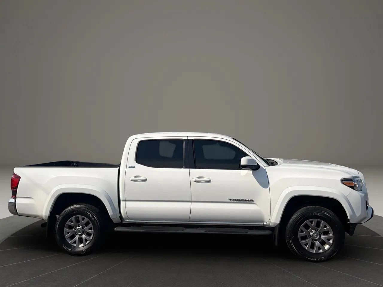 Used 2019 Toyota Tacoma SR5 AWD/4WD image 6