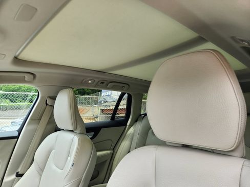 Certified 2024 Volvo V60 B5 Cross Country Plus w/ Protection Package Premier AWD/4WD image 10
