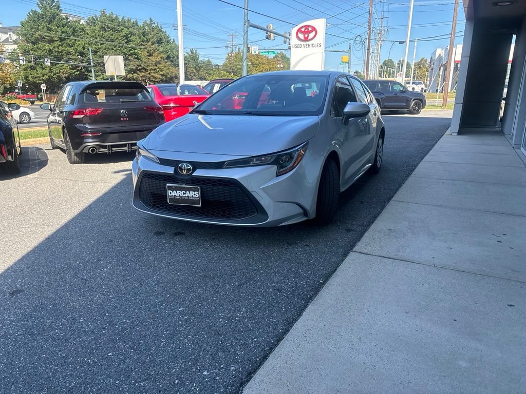 Used 2022 Toyota Corolla LE FWD image 2