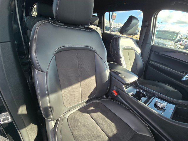 Used 2024 Jeep Grand Cherokee L Altitude AWD/4WD image 13