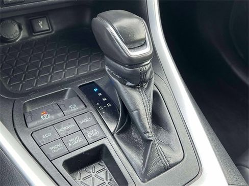 Certified 2020 Toyota RAV4 XLE Premium image 30