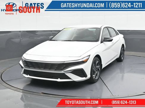 Used 2025 Hyundai Elantra Sport FWD image 6