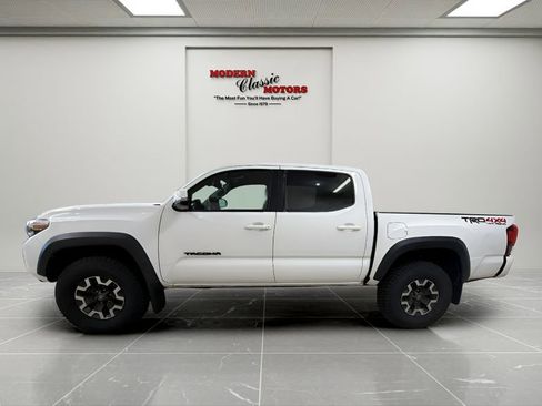 Used 2019 Toyota Tacoma TRD Off-Road w/ Technology Package AWD/4WD image 4