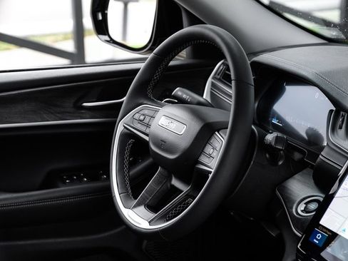 Used 2023 Jeep Grand Cherokee Limited w/ Trailer Tow Prep Group (B) image 24