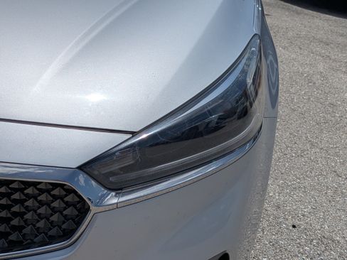 Used 2017 Kia Cadenza Premium FWD image 10