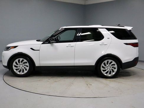 Used 2024 Land Rover Discovery S image 8