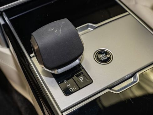 Used 2025 Land Rover Range Rover SE image 19