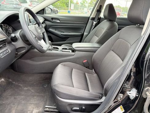 Used 2024 Nissan Altima 2.5 SV FWD image 15