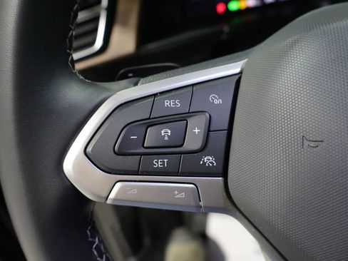 Used 2025 Volkswagen Atlas SE image 33