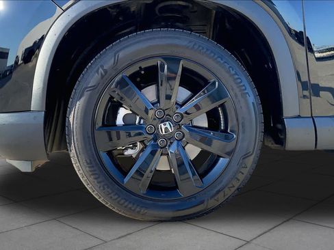 Used 2025 Honda Pilot Black Edition image 11