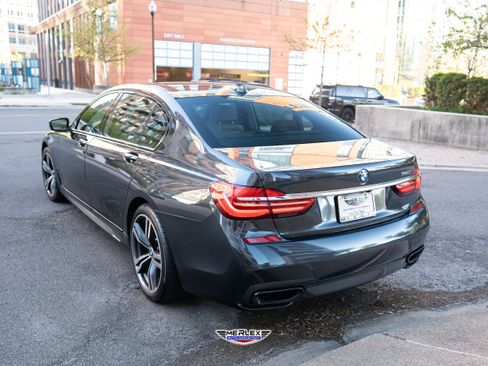 Used 2018 BMW 750i RWD image 5