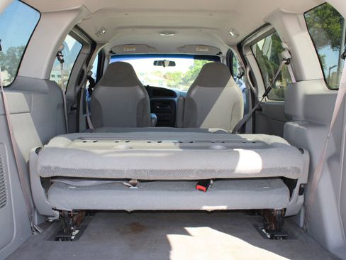 Used 2002 Ford Windstar LX image 16