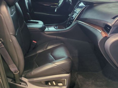 Used 2015 Cadillac Escalade Luxury image 27