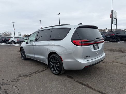 Used 2023 Chrysler Pacifica Touring-L w/ S Appearance Package AWD/4WD image 7