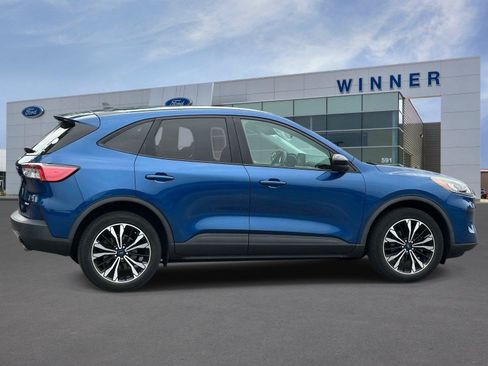 Used 2022 Ford Escape SE w/ SE Sport Appearance Package AWD/4WD image 3