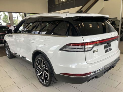 Certified 2025 Lincoln Aviator Reserve w/ Equipment Group 201A image 6