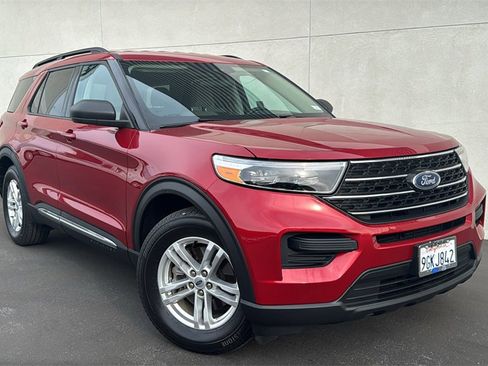 Certified 2023 Ford Explorer XLT image 1