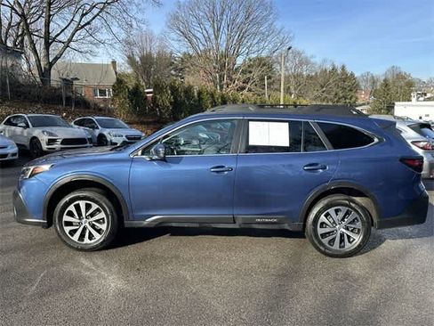Used 2022 Subaru Outback Premium image 2