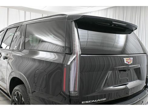 New 2026 Cadillac Escalade ESV Platinum Sport w/ LPO, ONYX Package AWD/4WD image 10