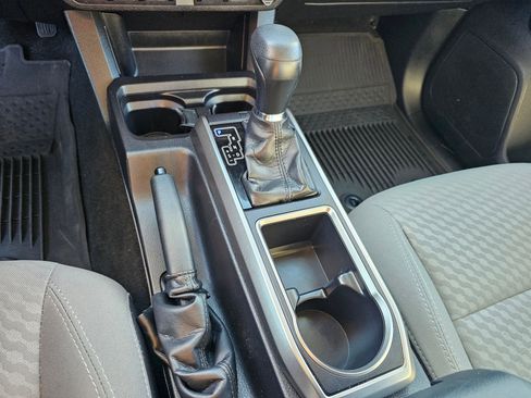 Used 2022 Toyota Tacoma SR5 w/ SR5 Appearance Package (SM) image 31