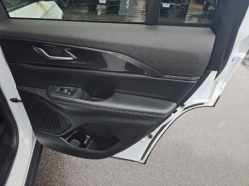 Certified 2023 Jeep Grand Cherokee Laredo image 12