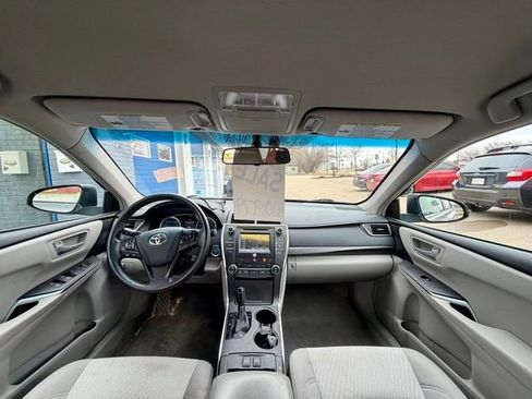 Used 2016 Toyota Camry LE image 14