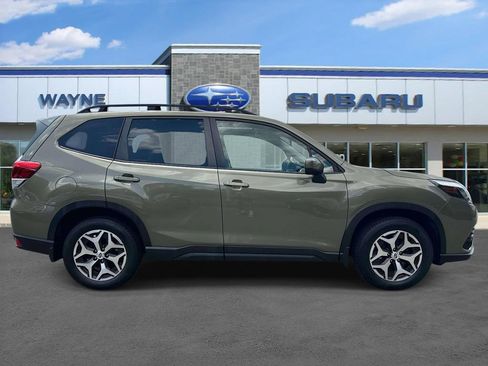 Used 2023 Subaru Forester Premium AWD/4WD image 5