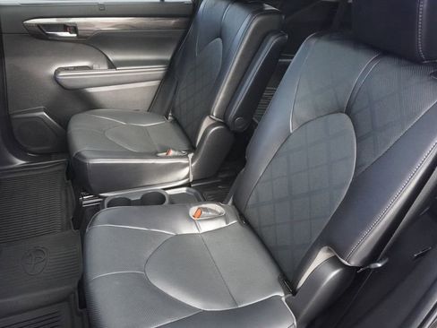 Used 2022 Toyota Highlander Platinum image 30