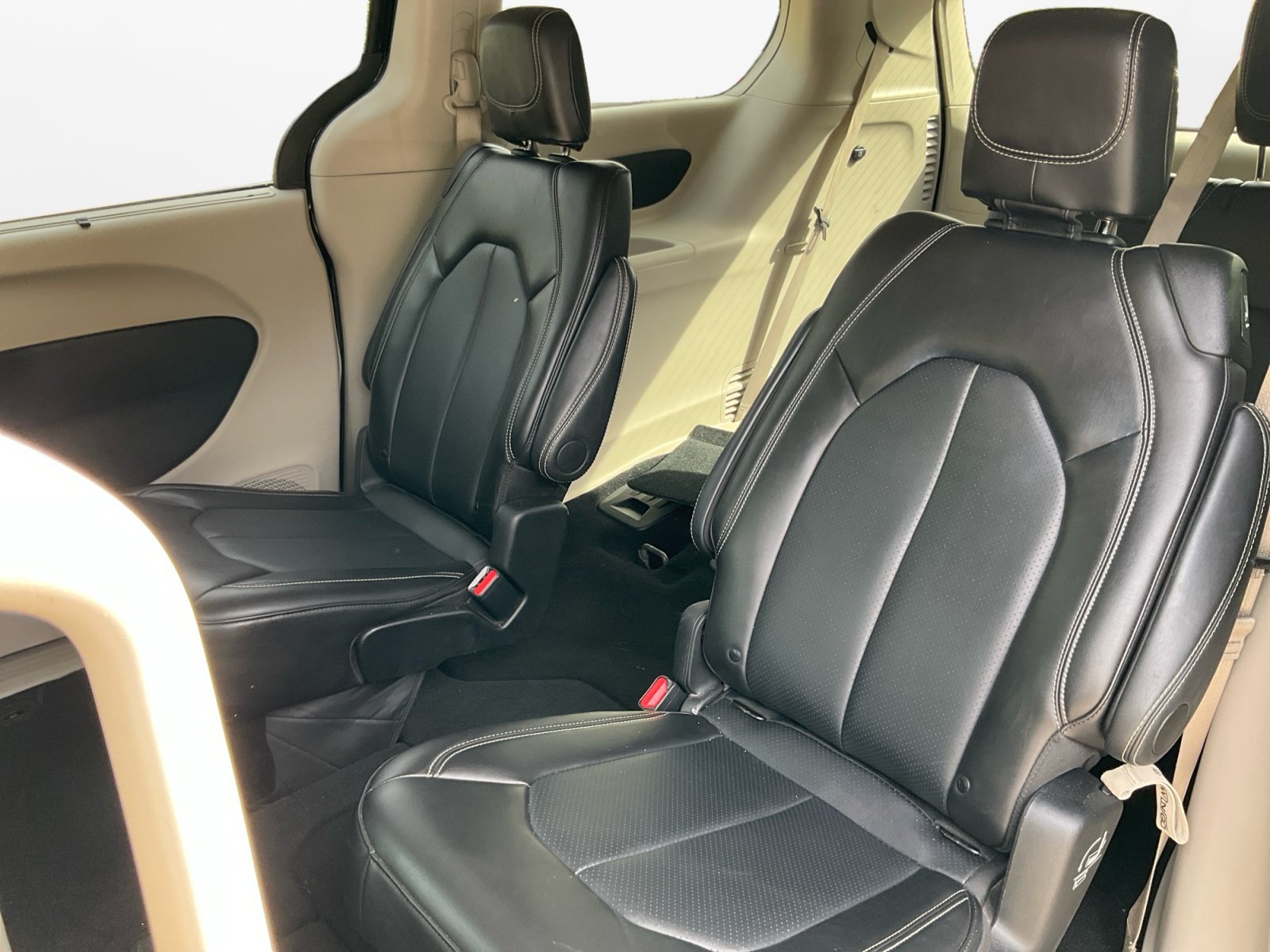 Used 2024 Chrysler Pacifica Touring-L FWD image 15