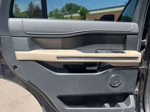 Used 2022 Ford Expedition XLT AWD/4WD image 16