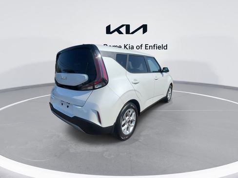 Used 2025 Kia Soul LX w/ LX Technology Package FWD image 8