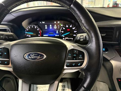 Used 2023 Ford Explorer XLT w/ Equipment Group 202A AWD/4WD image 19