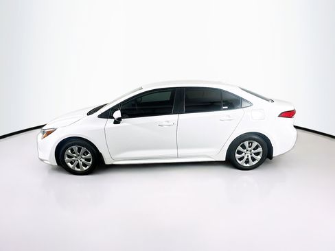 Used 2025 Toyota Corolla LE image 4