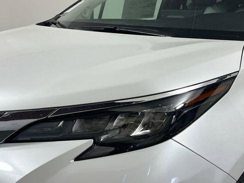 New 2026 Toyota Sienna XLE image 9