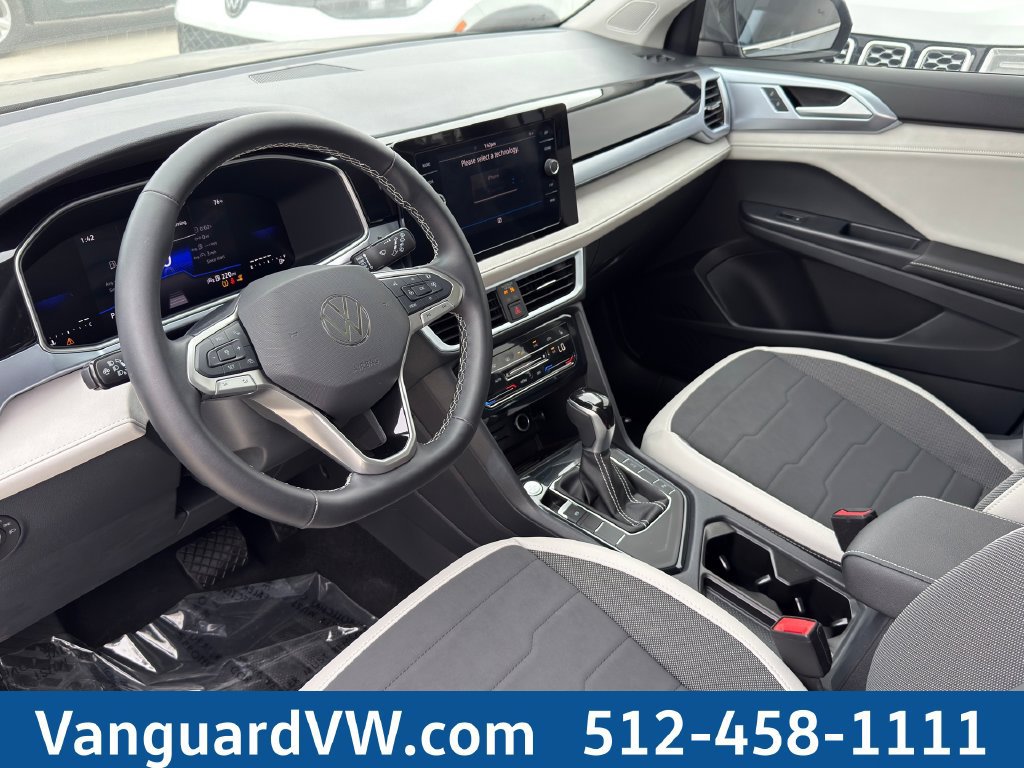 Used 2025 Volkswagen Taos SE FWD image 8