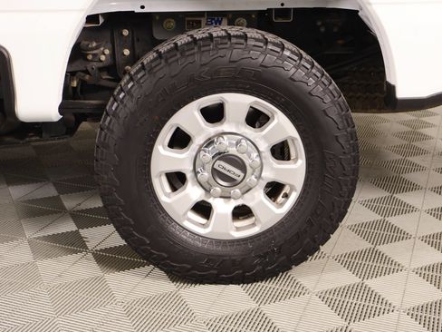 Used 2024 Ford F250 XLT w/ FX4 Off-Road Package AWD/4WD image 17