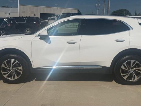 Used 2022 Buick Envision Essence w/ Safety Package FWD image 2