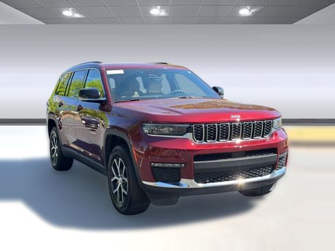 Used 2024 Jeep Grand Cherokee L Limited w/ Luxury Tech Group II image 7