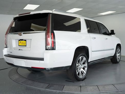 Used 2020 Cadillac Escalade ESV Premium Luxury image 8
