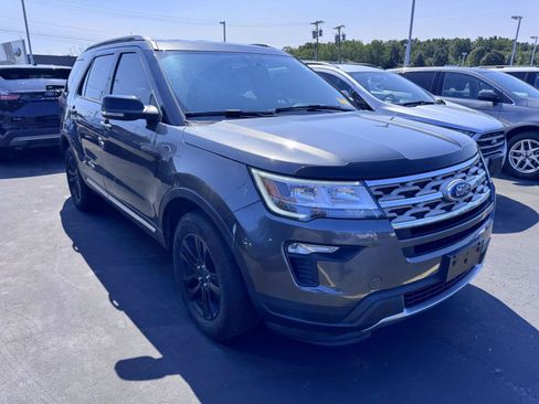 Used 2018 Ford Explorer XLT w/ Equipment Group 201A AWD/4WD image 3