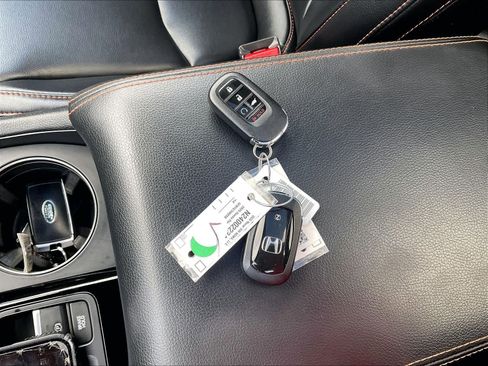 Used 2025 Honda Pilot TrailSport image 31