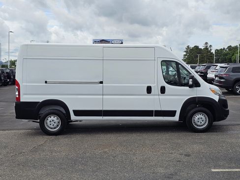 Used 2025 RAM ProMaster 2500 w/ Convenience Group FWD image 7