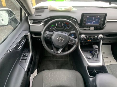 Used 2022 Toyota RAV4 XLE image 18