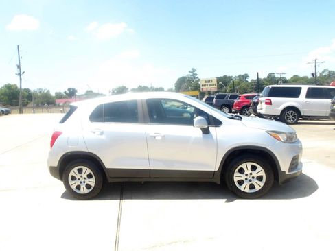Used 2018 Chevrolet Trax LS FWD image 5