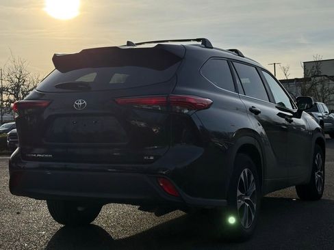 Certified 2023 Toyota Highlander XLE image 5