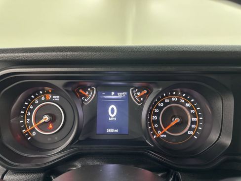 Used 2025 Jeep Gladiator Nighthawk image 40