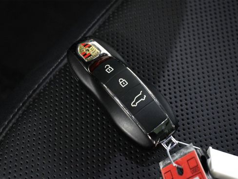 Used 2023 Porsche Macan image 34