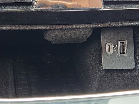 Used 2021 Lincoln Nautilus Reserve image 26