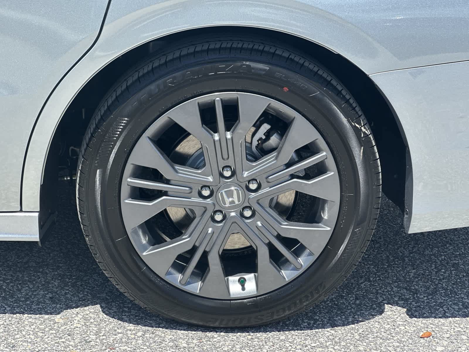 New 2026 Honda Odyssey Touring image 12